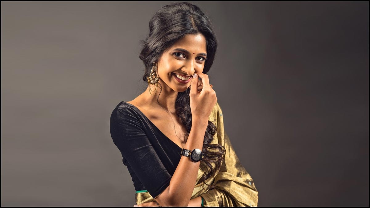 றெக்க மட்டும் இருந்தா தேவதை தான்: கீர்த்தி பாண்டியனின் வேற லெவல் போட்டோ